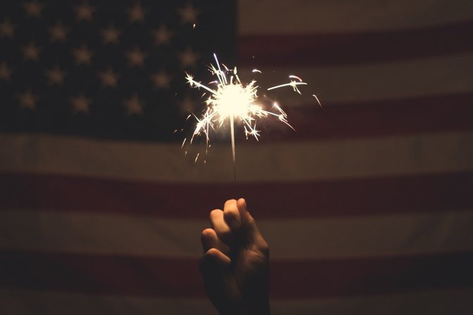 sparkler-801902_1920.jpg